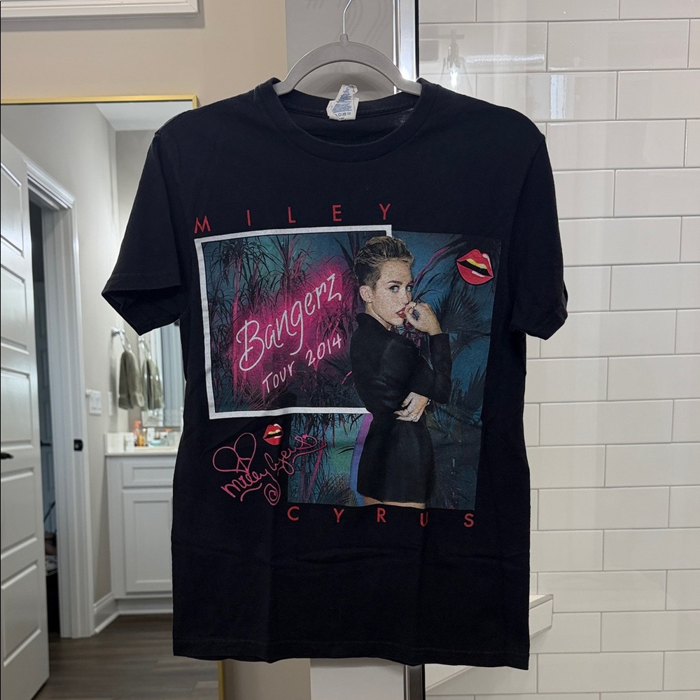 Black Miley Cyrus Bangerz Tour T-Shirt
